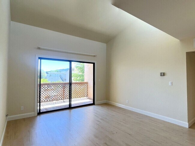 Building Photo - Super Desirable Southwest Reno