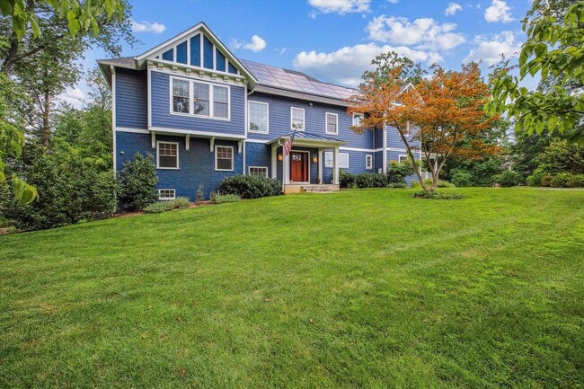Building Photo - Magnificent 6 Bedroom, 5 Bathroom Luxmanor...