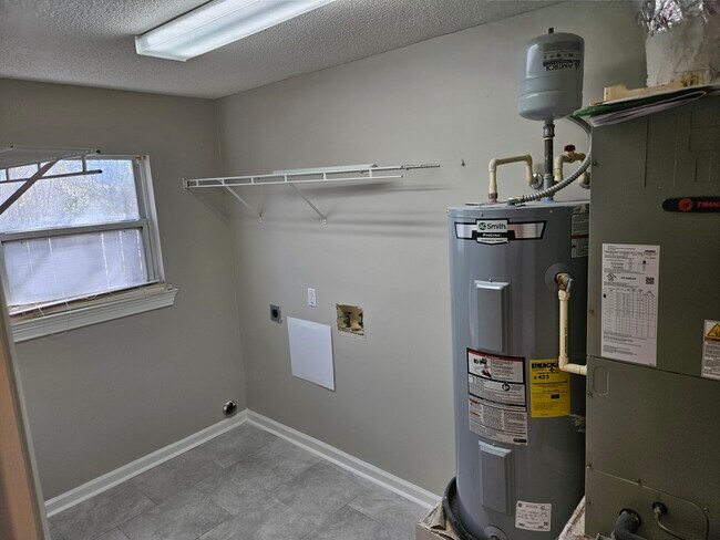 Building Photo - 189 E Lakemont Dr