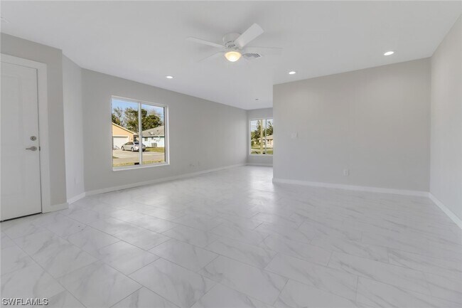 Building Photo - 617-619 SE 12th Ct