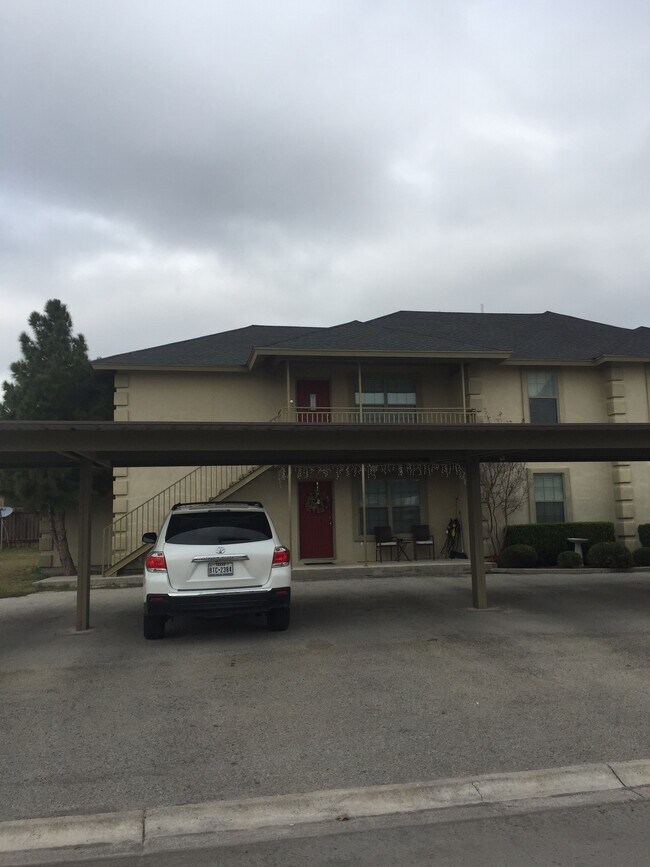 Foto del edificio - 121 Ramon Cardenas Dr