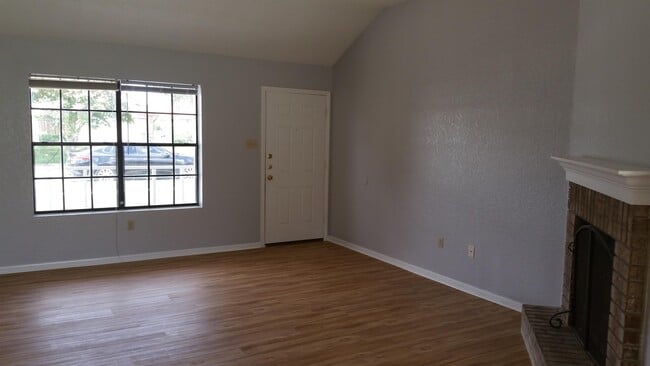 Building Photo - 2602 Cactus Dr