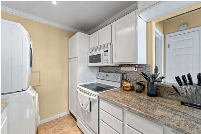 Foto del edificio - 4770 Beach Dr SE
