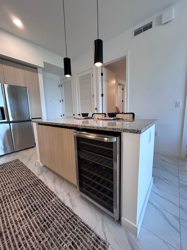 Foto del edificio - 2362 NE 172nd St