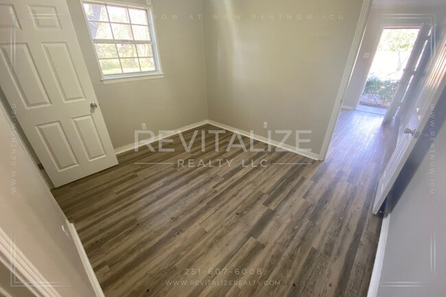 Foto del edificio - Renovated 1 Bedroom 1 Bath DUPLEX!