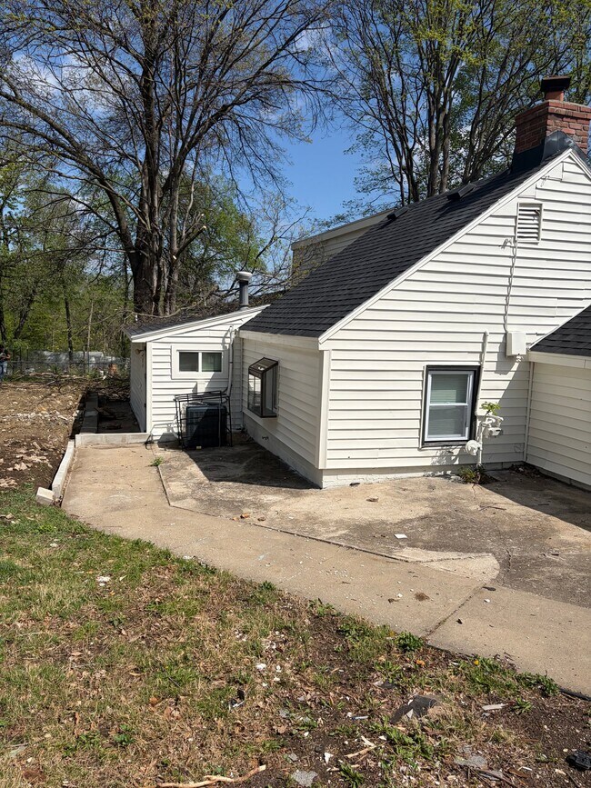 Foto del edificio - 7838 James A Reed Rd