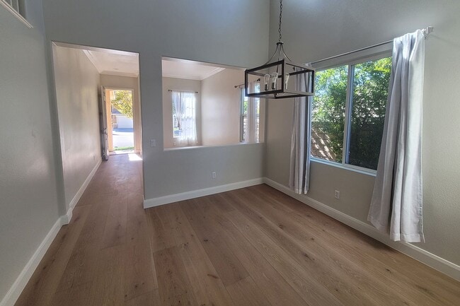 Building Photo - Wonderful 4+3 Bright-Sunny-Open in great Area!