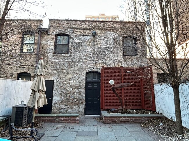 Building Photo - 1246 N State Pky