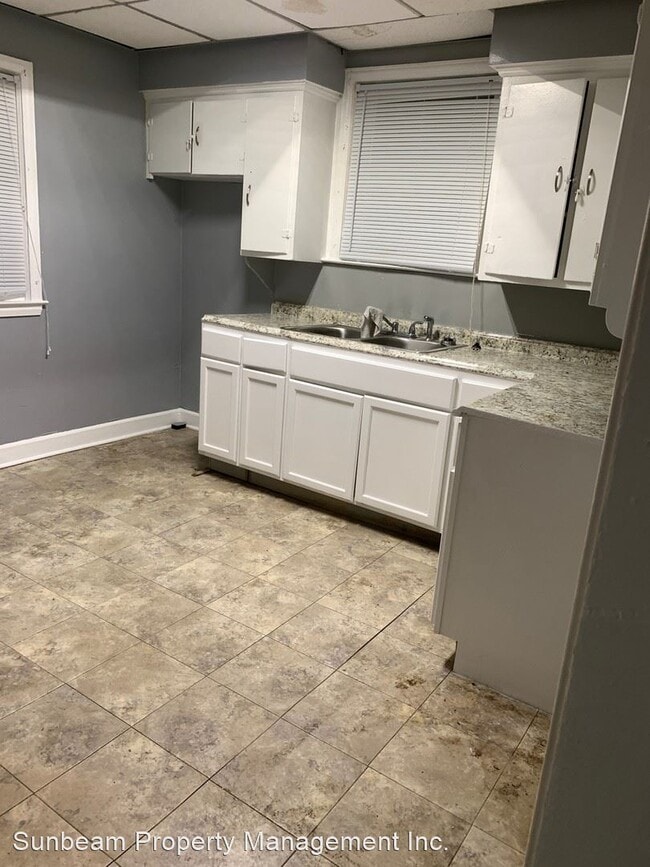 Building Photo - 3 br, 1 bath House - 16541 Robson
