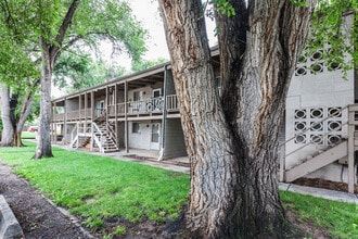 Building Photo - 701 Parker St