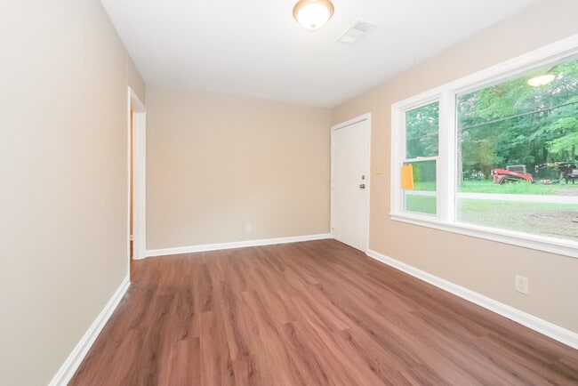 Building Photo - 808 Pamela Dr