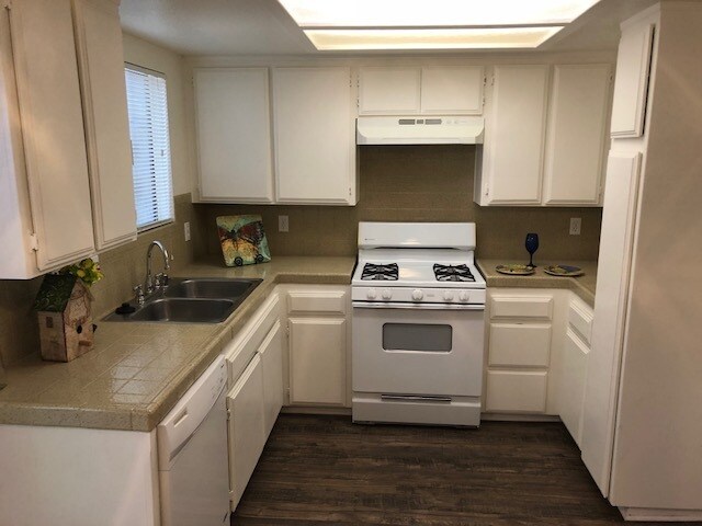 Foto principal - 16416 Orange St