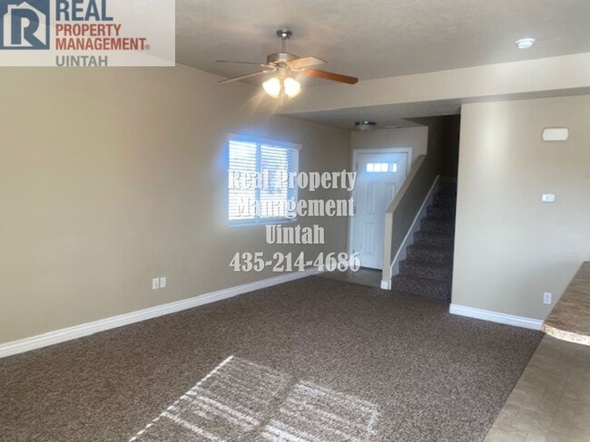 Building Photo - 3 Bed 2.5 bath Townhome