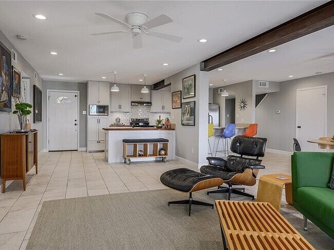 Foto del edificio - 6501 E Hill Dr