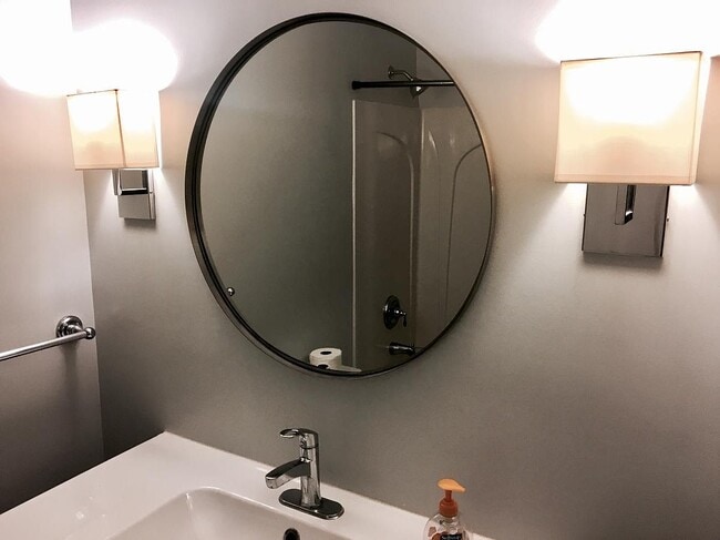 Foto del edificio - 1536 Emerywood Dr