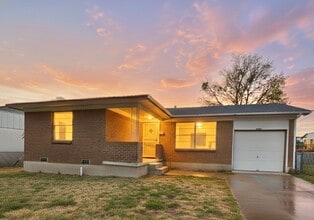 Building Photo - 3204 June St