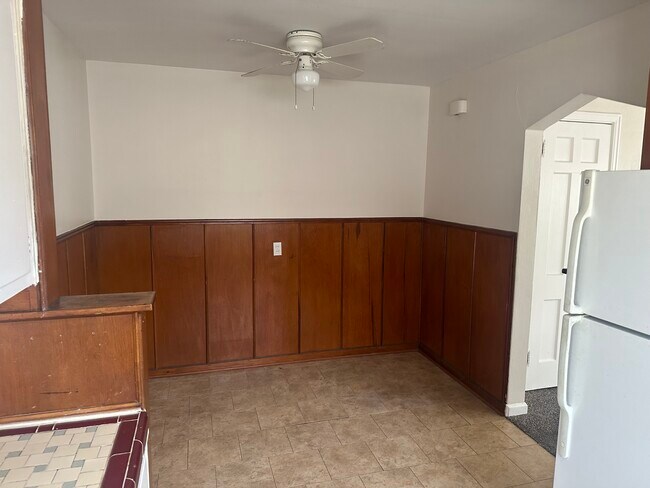 Building Photo - 3051 Glenmore Ave