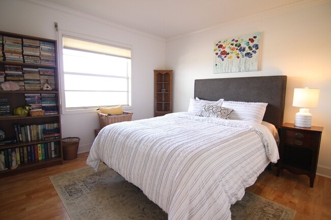 Building Photo - Gorgeous Furnished Direct Ocean Condo in Indialantic