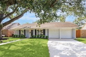 Building Photo - 11102 Hillcroft St