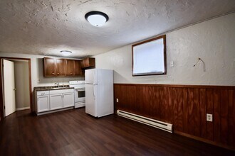 Building Photo - 63 6th Ave N