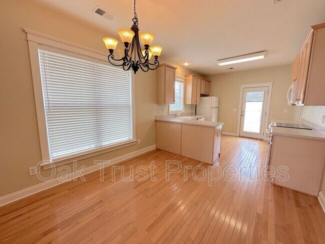 Building Photo - 207 Barberry St
