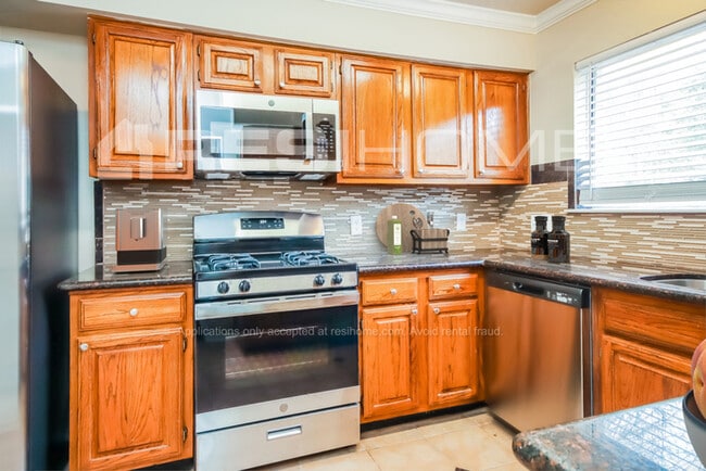 Building Photo - 6330 Dellfern Dr