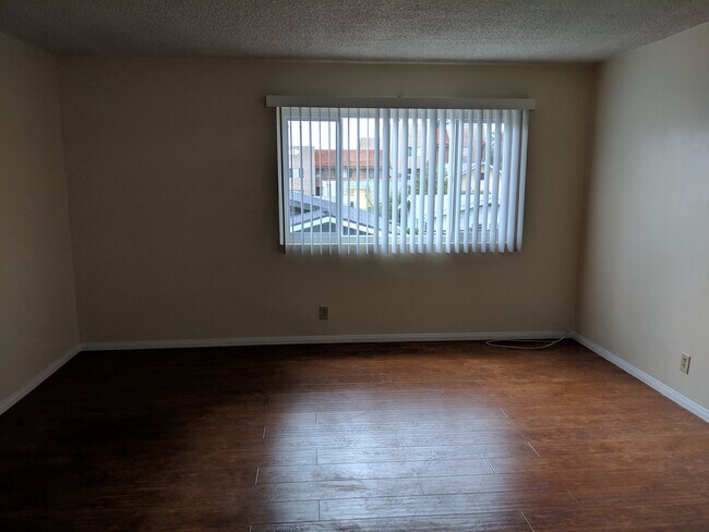 Building Photo - 1910 Vassar St