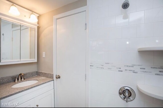 Building Photo - 2 br, 1 bath Apartment - 23 Carr Rd B Unit B