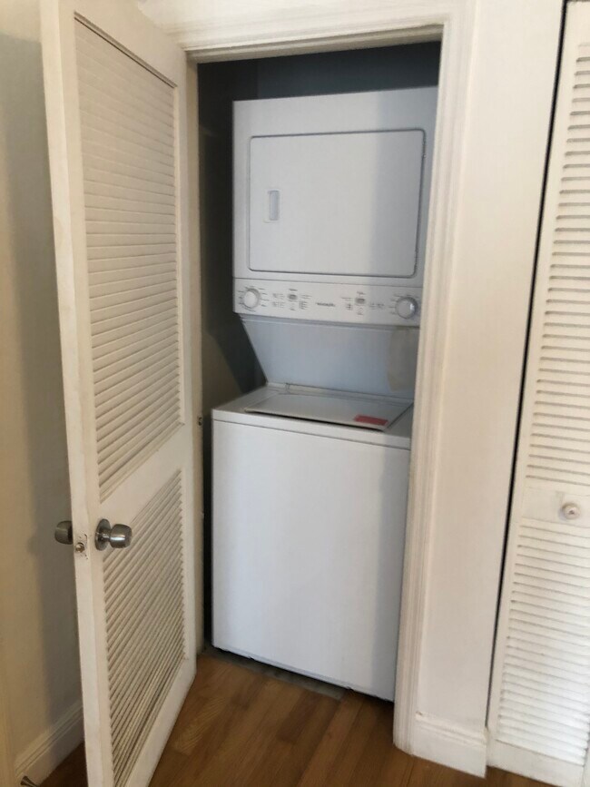 Foto del edificio - 560 NE 71st St