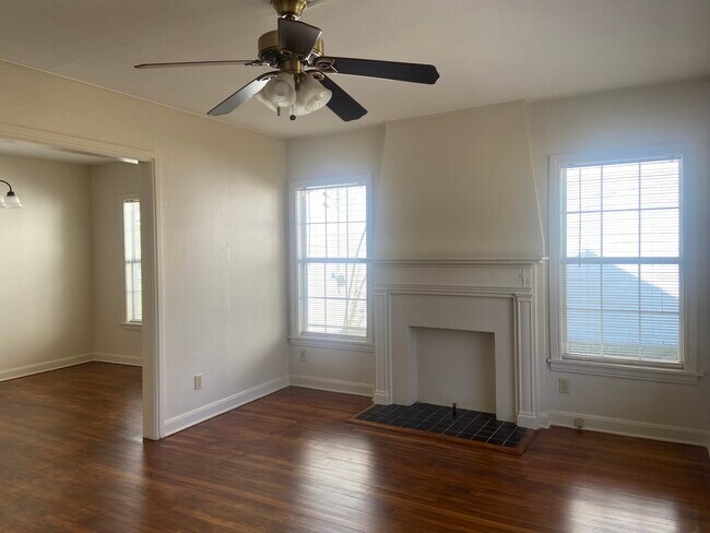 Foto del edificio - 147 E Elmwood St