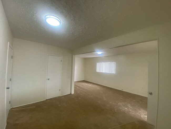 Building Photo - COME SEE this SAT! May 10th / Charming 3 B...