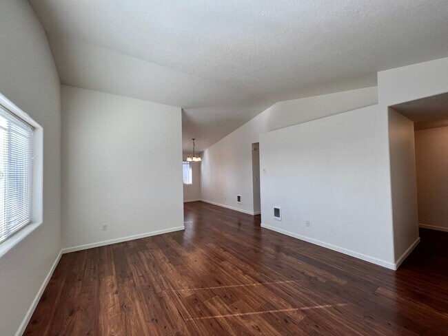 Foto del edificio - 06-100