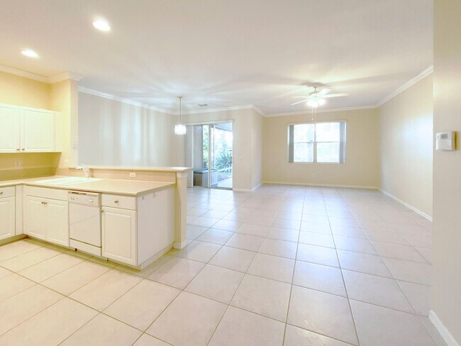 Building Photo - 3BD/2.5BA Townhome in Seminole Lakes!