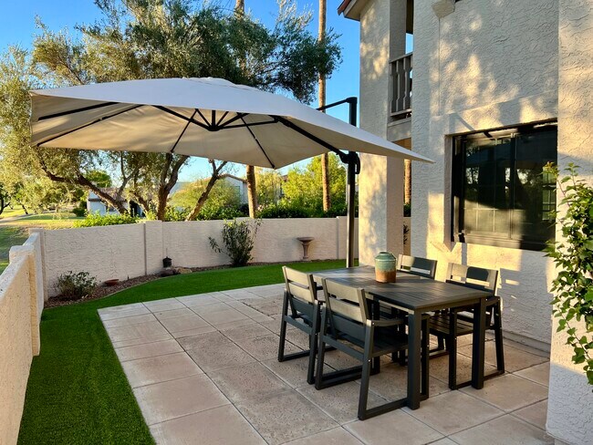Foto del edificio - 7800 E Lincoln Dr