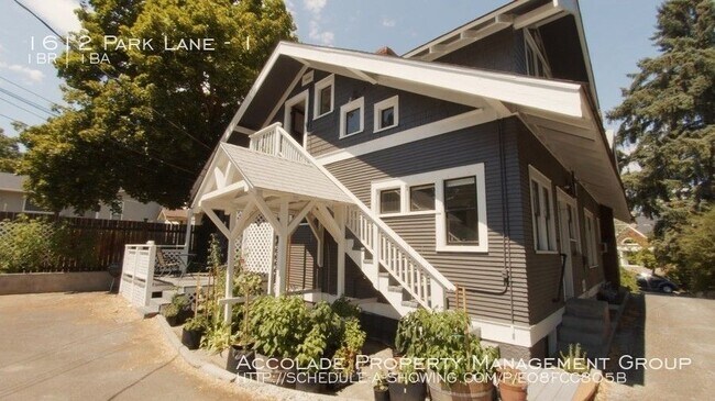 Building Photo - Craftsman Style One Bedroom Apartment