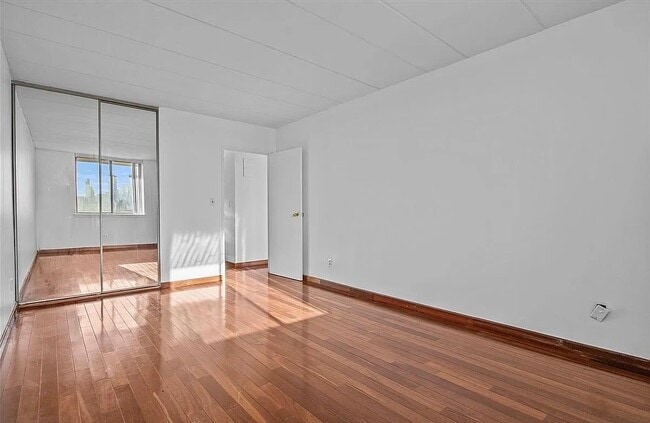 Building Photo - 4 Birchwood Ct