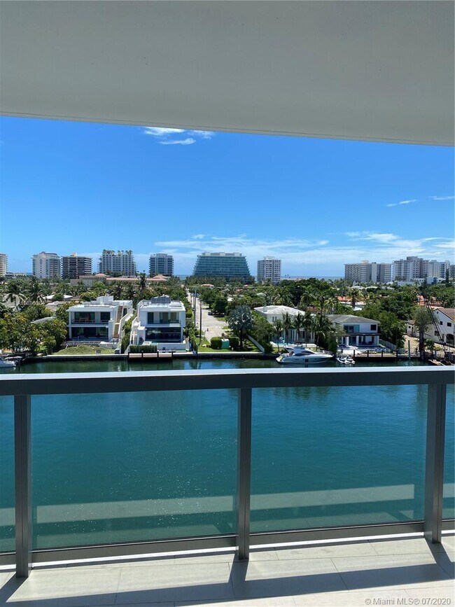 Foto del edificio - 9261 E Bay Harbor Dr