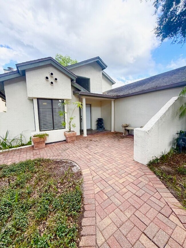 Foto del edificio - 621 Landings Pl