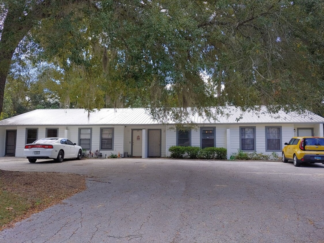 Primary Photo - 2-bedroom/1-bath quad-plex home is in an a...
