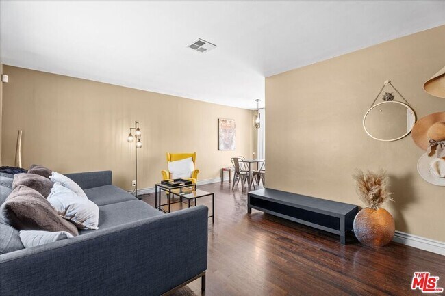 Foto del edificio - 17512 Bullock St