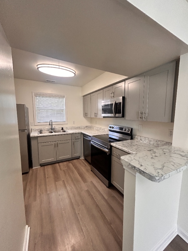 Foto del edificio - 1121 Fords Pointe Cir