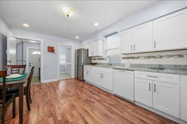 Foto del edificio - 4316 W 31st St