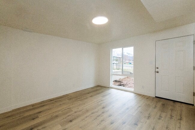 Building Photo - 972 9th St