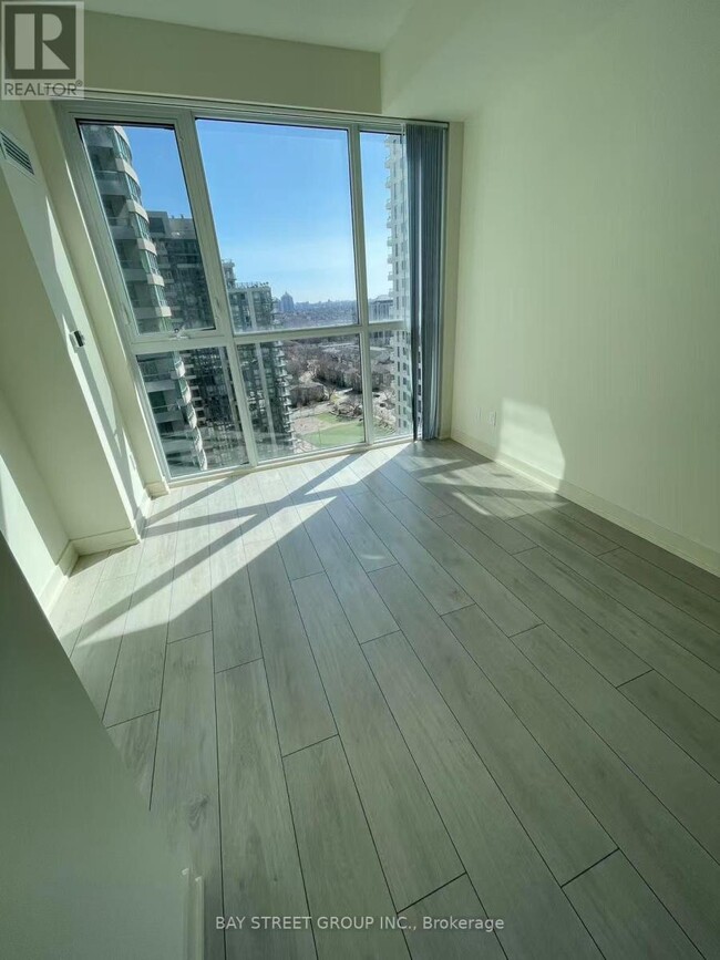 Building Photo - 4955-4955 Yonge St