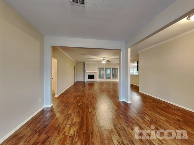 Building Photo - 5004 Saddlehorn Dr