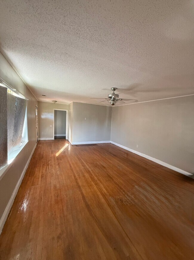 Foto del edificio - 440 Wisenbaker Rd