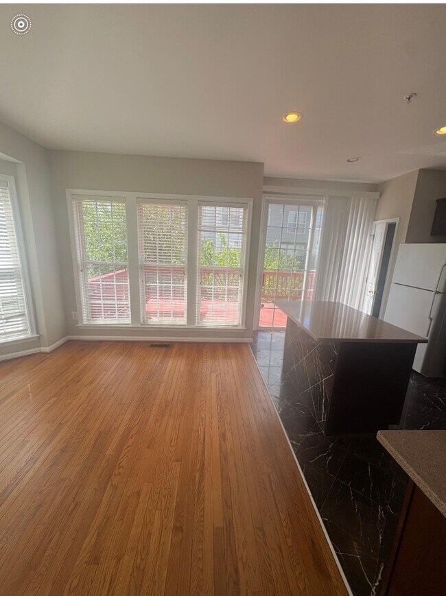Foto del edificio - 11500 Sutherland Hill Way