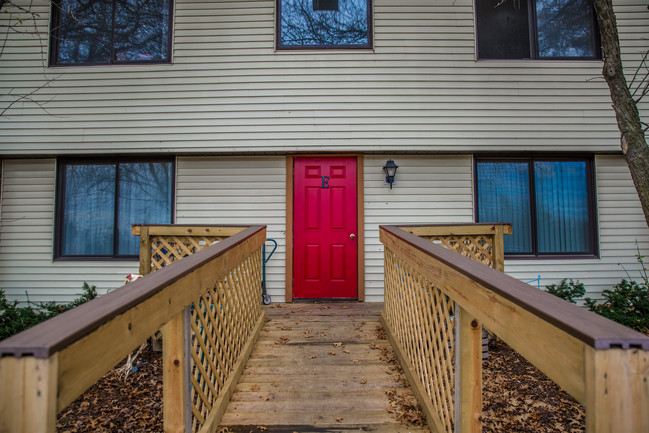 Building Photo - Circle Shore Apartments