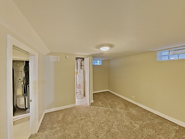 Building Photo - 5451 N Nagle Ave