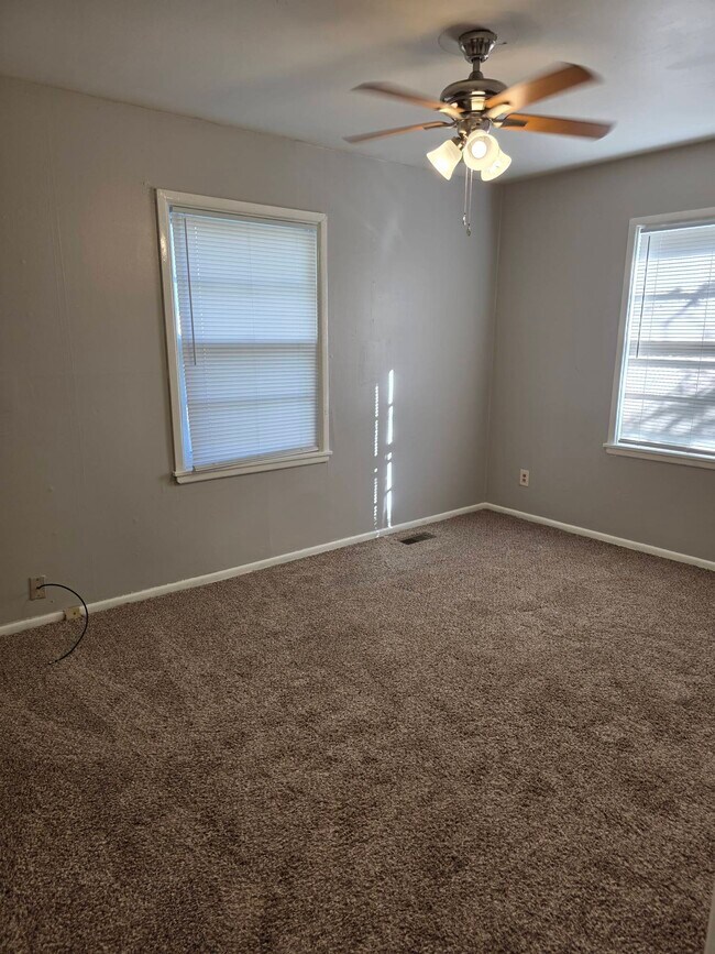 Building Photo - 1945 S Battin St